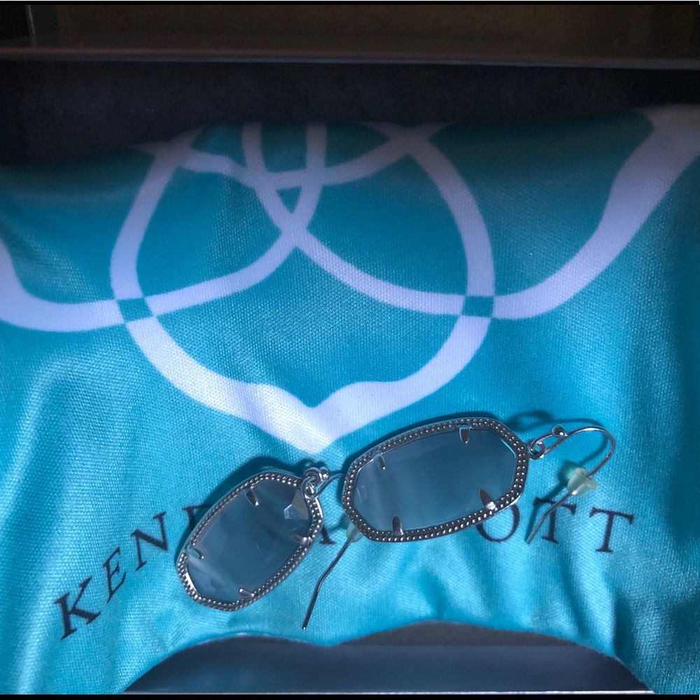 Kendra Scott silver drop earrings - Picture 3 of 3
